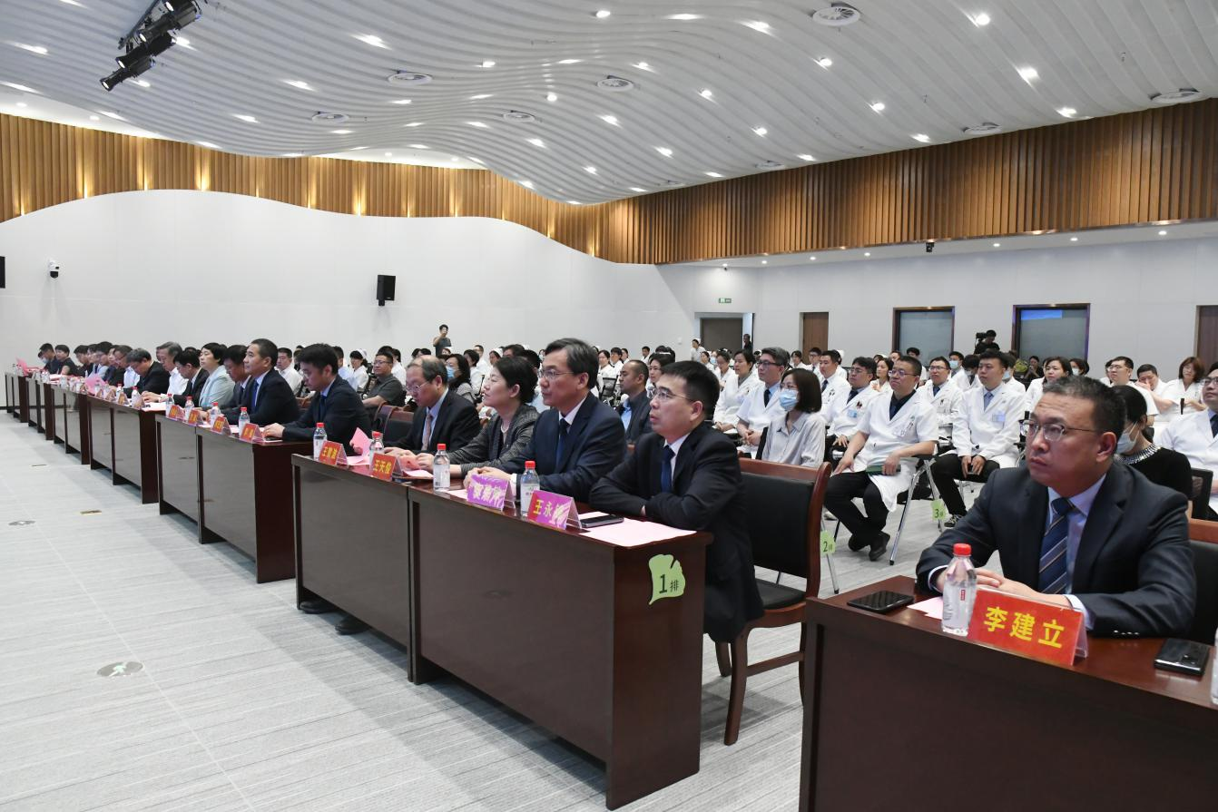 图为签约现场